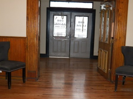 414 Pearl St - entrance from bar 2