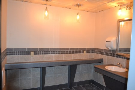 414 Pearl St - Ladies Rm 3